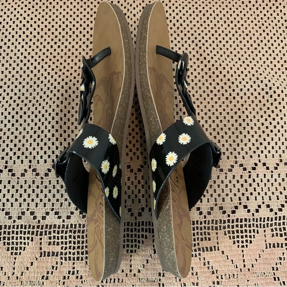 Blowfish Malibu Floral Daisy Sandals - Picture 6 of 11